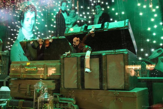 Vitrines de Noel 2010 Grands Magasins Paris_013